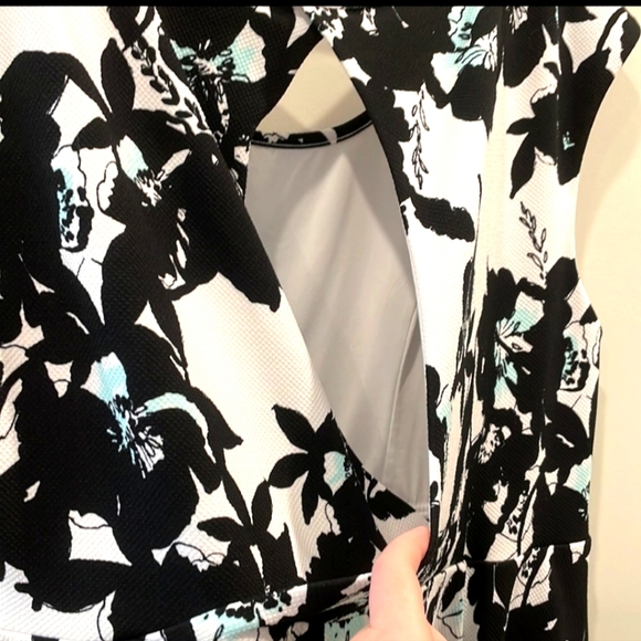 EUC TORRID FLORAL DRESS 4X - Picture 4 of 5